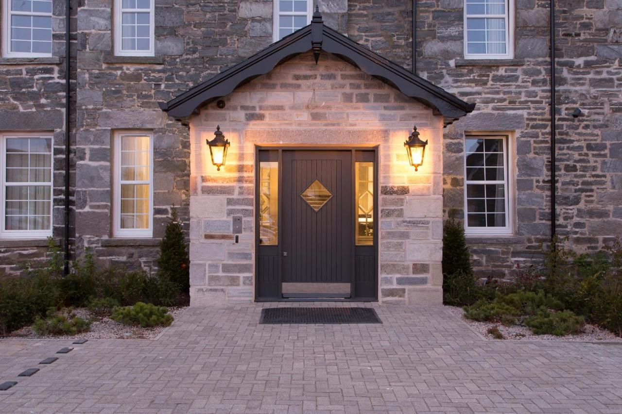 Dunalastair Hotel Suites キンロック・ランノホ エクステリア 写真 The entrance to the house