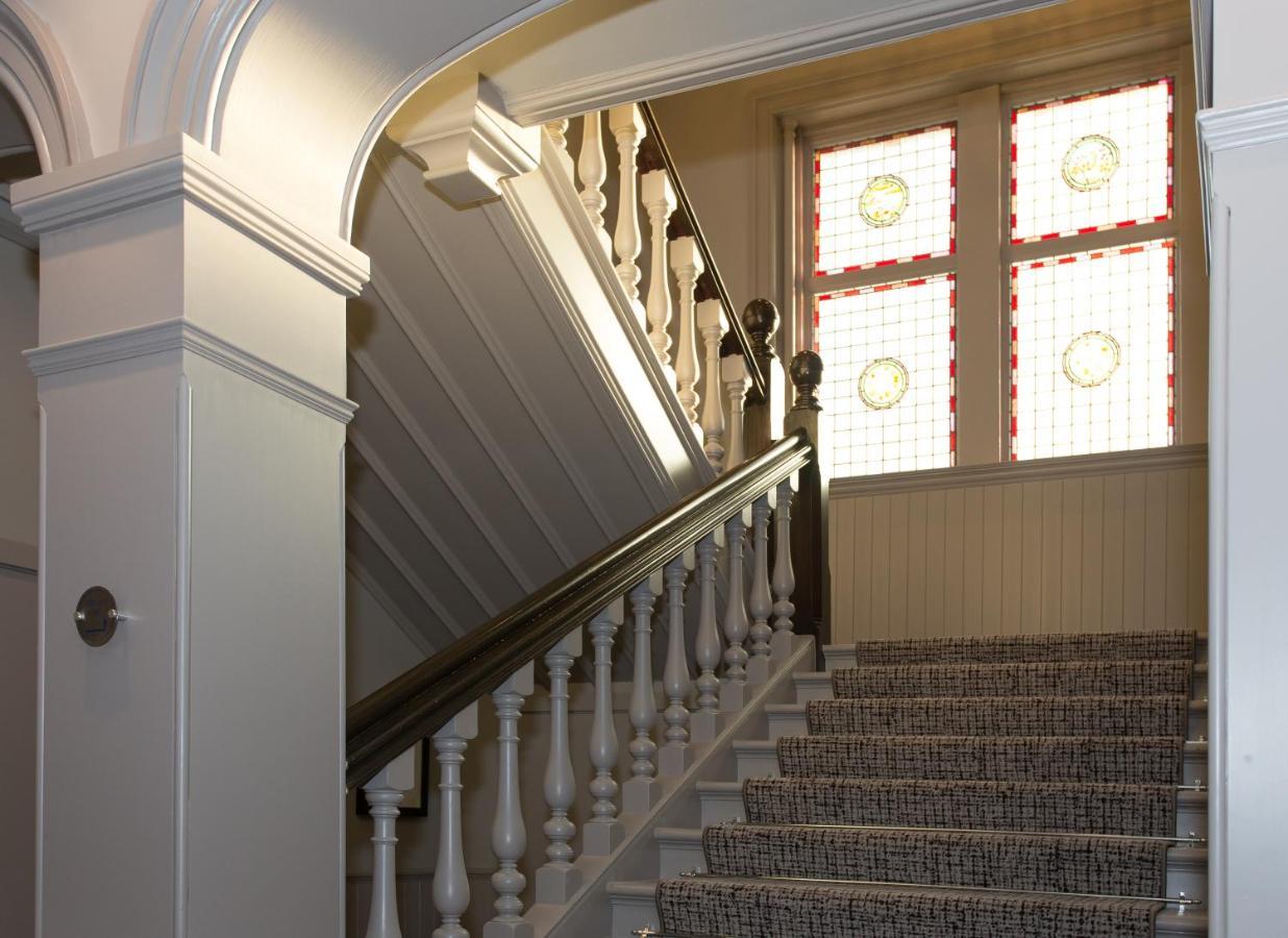 Dunalastair Hotel Suites キンロック・ランノホ エクステリア 写真 The staircase
