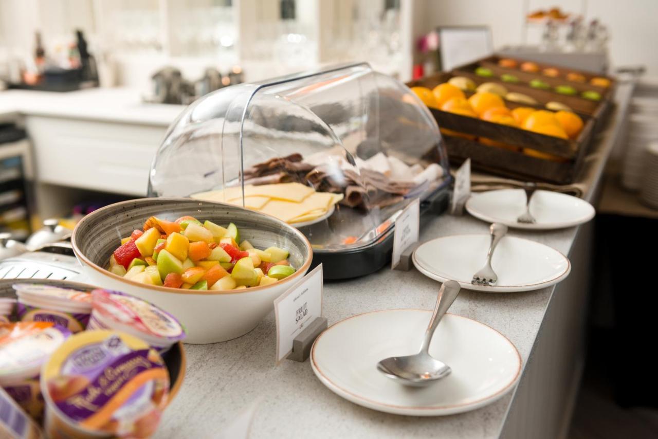 Dunalastair Hotel Suites キンロック・ランノホ エクステリア 写真 A buffet at a hotel