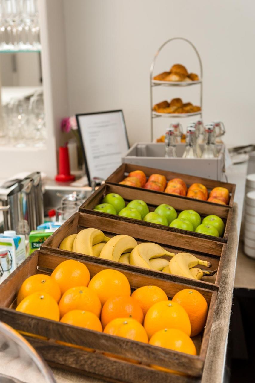 Dunalastair Hotel Suites キンロック・ランノホ エクステリア 写真 Fruit at a buffet