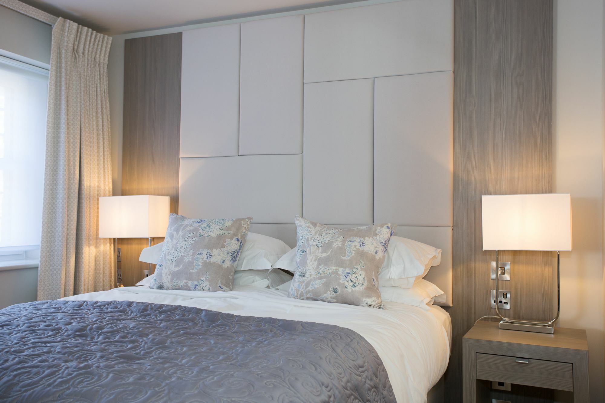 Dunalastair Hotel Suites キンロック・ランノホ エクステリア 写真 A bedroom at The Ivy Collection