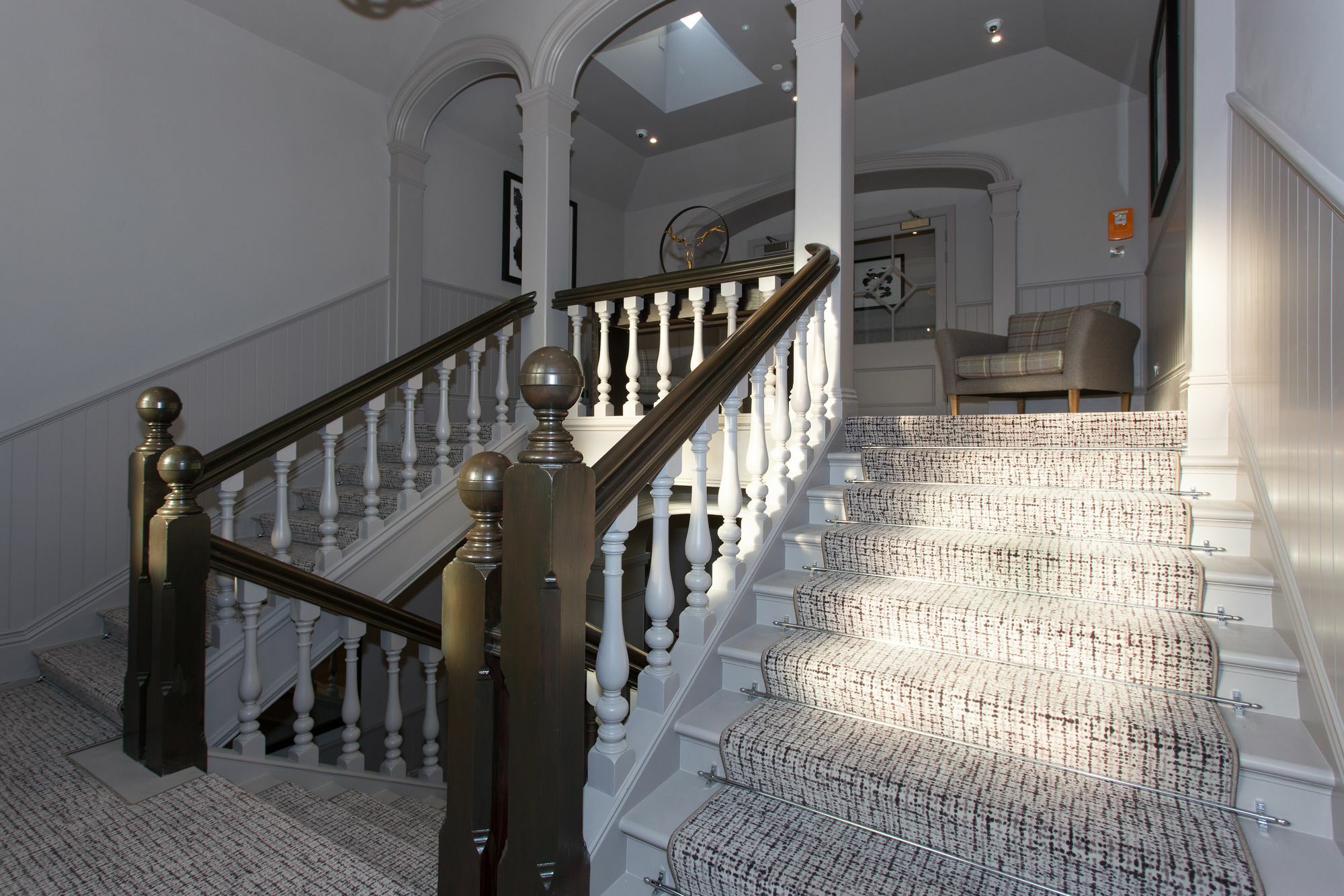 Dunalastair Hotel Suites キンロック・ランノホ エクステリア 写真 The staircase
