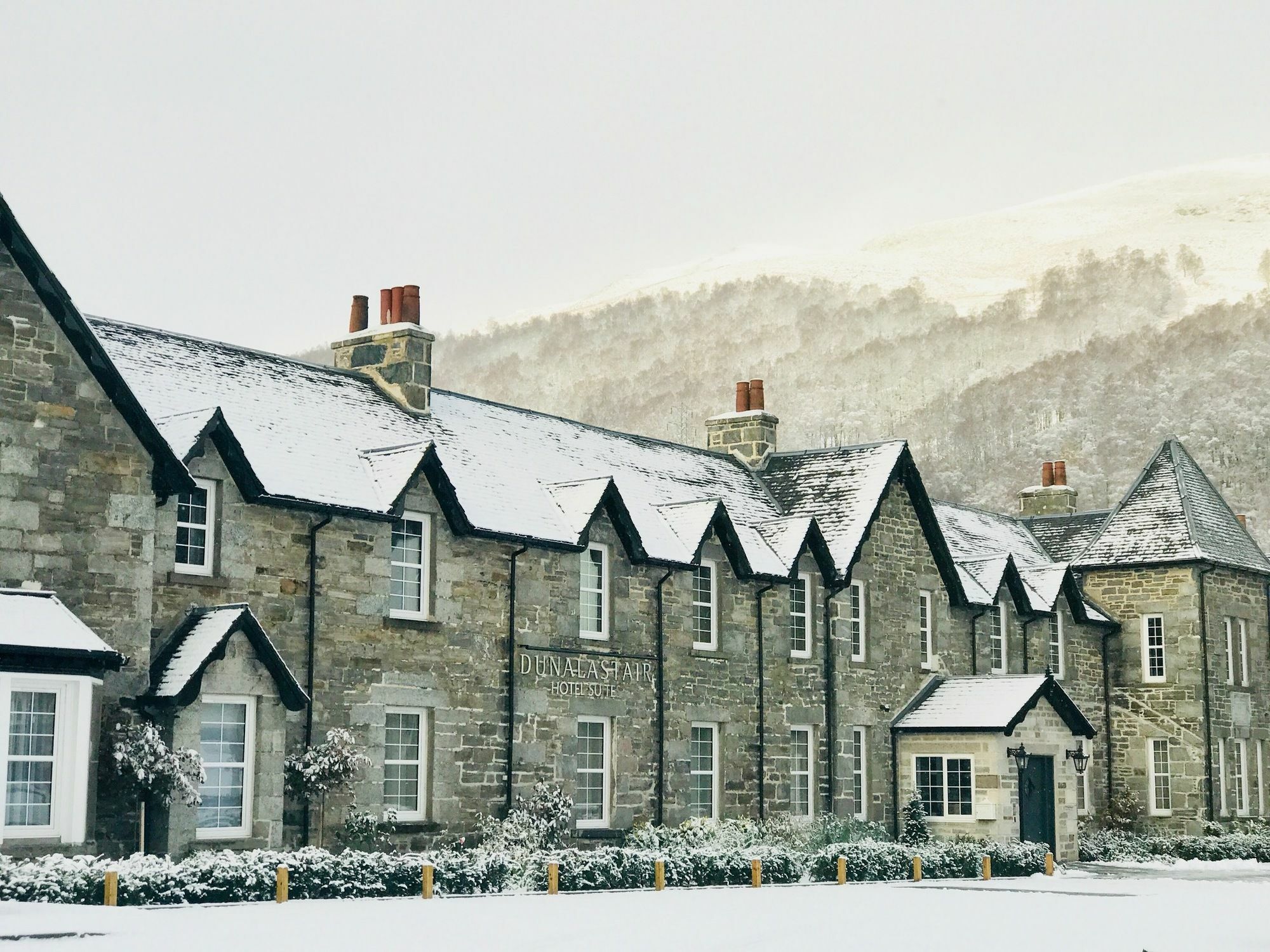 Dunalastair Hotel Suites キンロック・ランノホ エクステリア 写真 The old school house